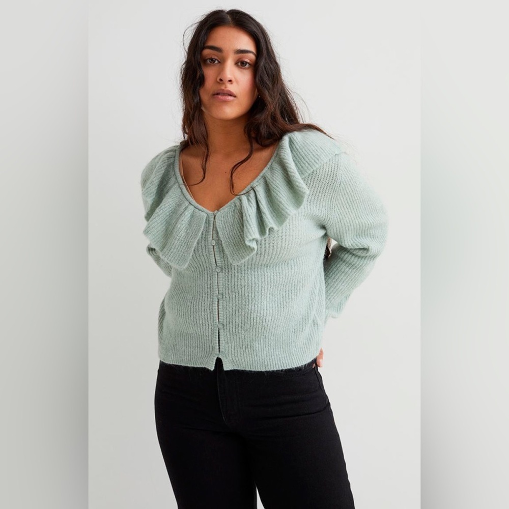 H&M Flounce Peter Pan Collared Cardigan in Sage Green - Picture 2 of 7